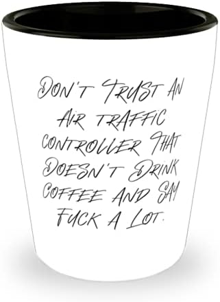Nu aveți încredere într-un controlor de trafic aerian care nu are. sticlă împușcată, controlor de trafic aerian prezent de la șef, iubiți Cupa ceramică pentru colegi